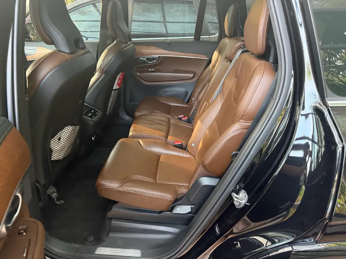 2019 Volvo XC90 2.0T 320HP L4 8AT,autocango,china used car exporter,china ev exporter,chinese used car exporter,chinese used ev exporter
