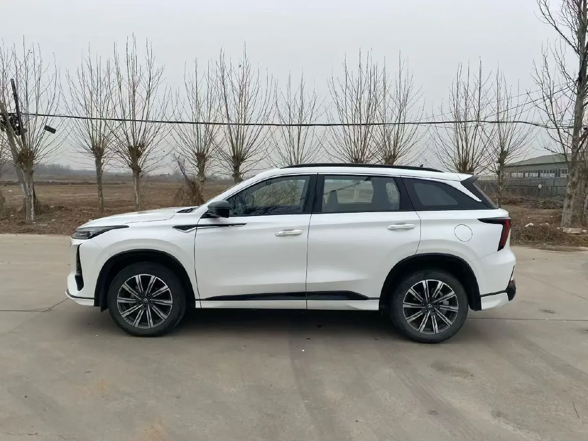 2022 ChangAn CS75 Plus 1.5T 188HP L4 8AT,autocango,china used car exporter,china ev exporter,chinese used car exporter,chinese used ev exporter