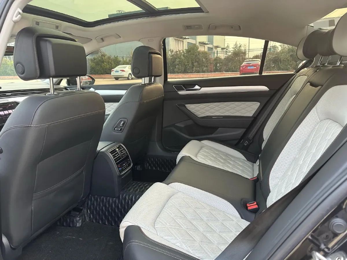 2023 Volkswagen Magotan 2.0T 186HP L4 7DCT,autocango,china used car exporter,china ev exporter,chinese used car exporter,chinese used ev exporter