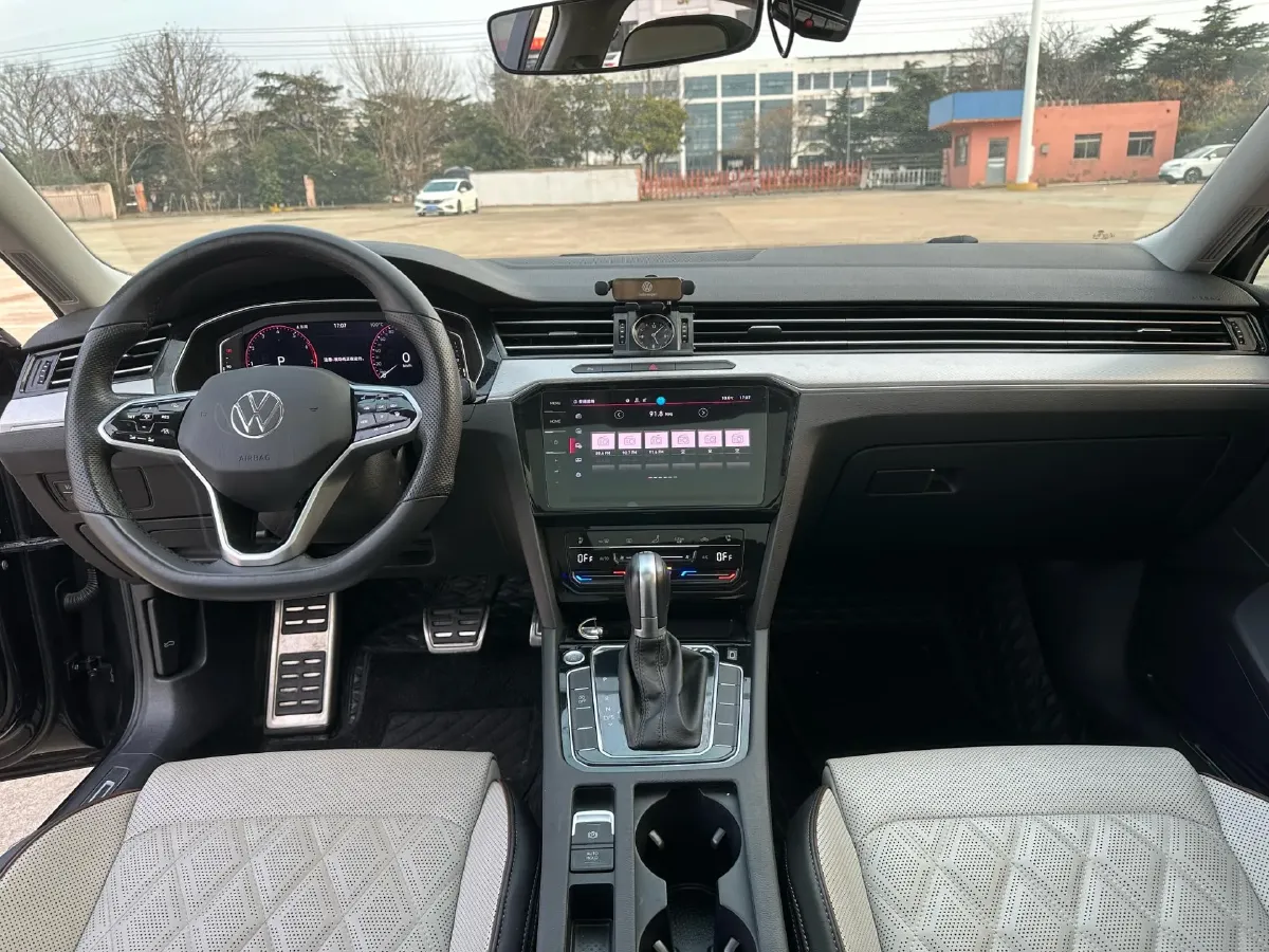 2023 Volkswagen Magotan 2.0T 186HP L4 7DCT,autocango,china used car exporter,china ev exporter,chinese used car exporter,chinese used ev exporter