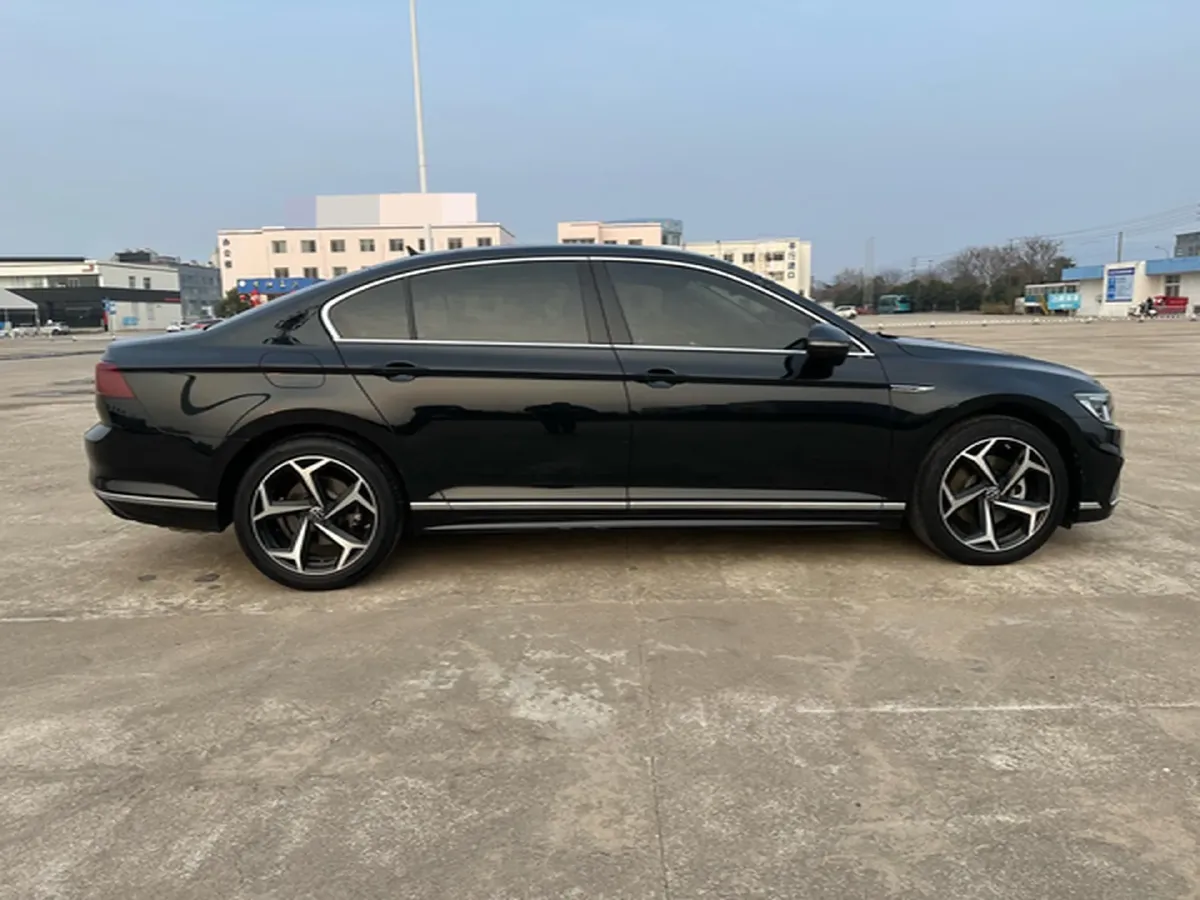 2023 Volkswagen Magotan 2.0T 186HP L4 7DCT,autocango,china used car exporter,china ev exporter,chinese used car exporter,chinese used ev exporter