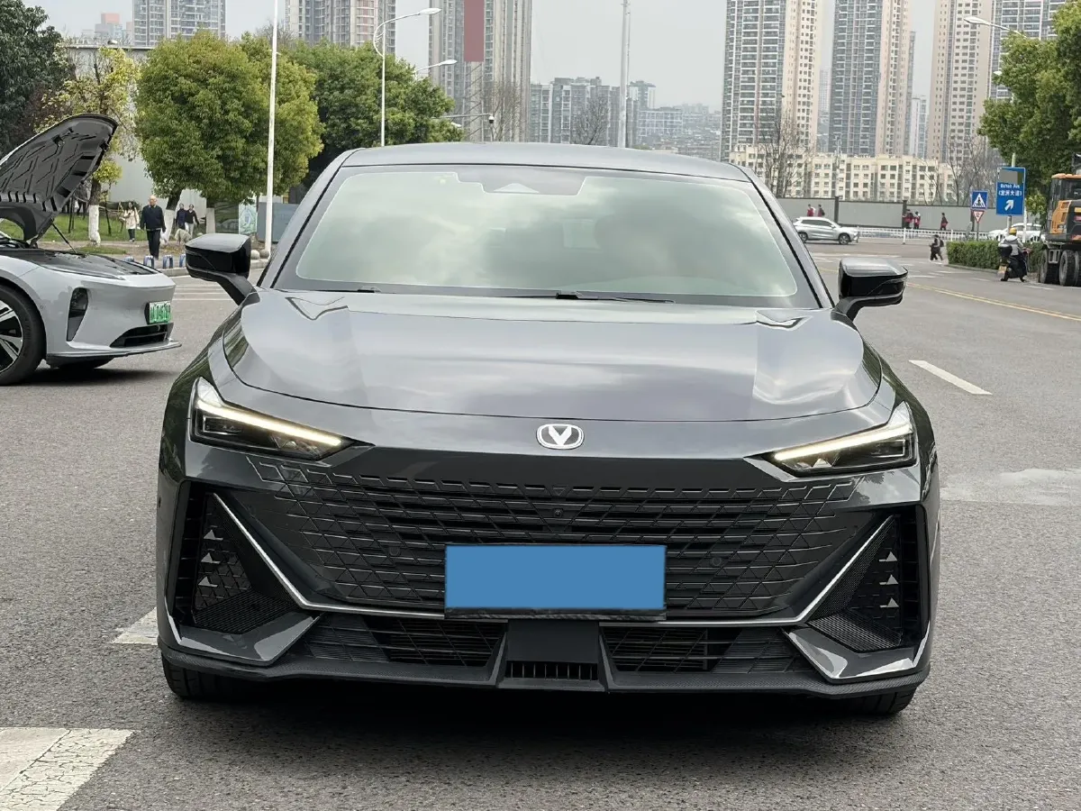 2022 ChangAn UNI-V 1.5T 188HP L4 7DCT,autocango,china used car exporter,china ev exporter,chinese used car exporter,chinese used ev exporter