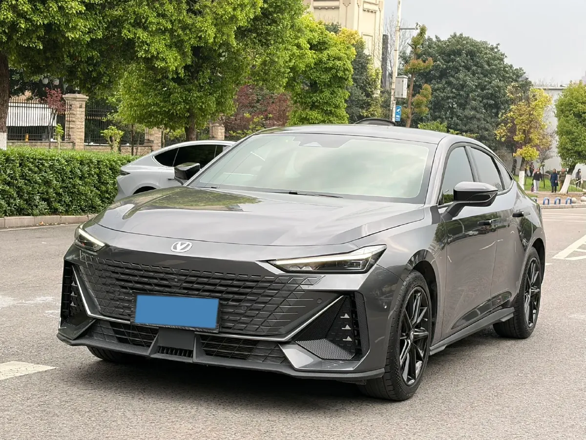 2022 ChangAn UNI-V 1.5T 188HP L4 7DCT,autocango,china used car exporter,china ev exporter,chinese used car exporter,chinese used ev exporter