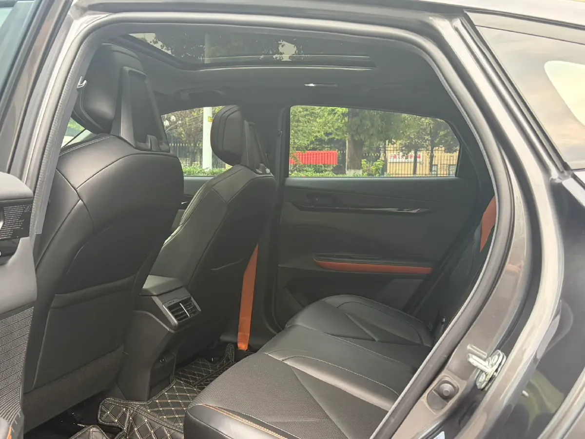 2022 ChangAn UNI-V 1.5T 188HP L4 7DCT,autocango,china used car exporter,china ev exporter,chinese used car exporter,chinese used ev exporter