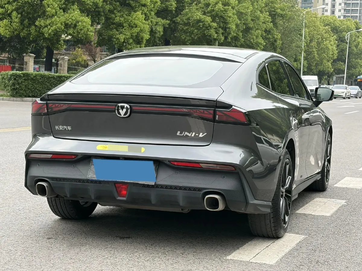 2022 ChangAn UNI-V 1.5T 188HP L4 7DCT,autocango,china used car exporter,china ev exporter,chinese used car exporter,chinese used ev exporter