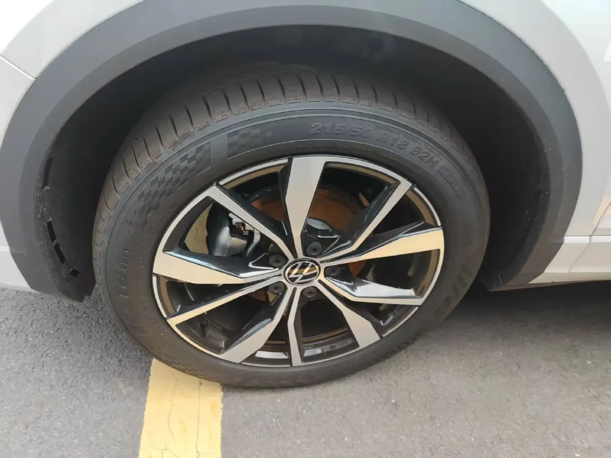 2025 Volkswagen T-Roc 1.5T 160HP L4 7DCT,autocango,china used car exporter,china ev exporter,chinese used car exporter,chinese used ev exporter