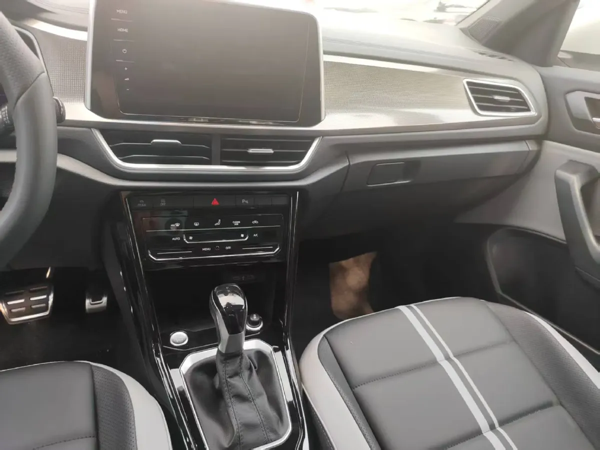 2025 Volkswagen T-Roc 1.5T 160HP L4 7DCT,autocango,china used car exporter,china ev exporter,chinese used car exporter,chinese used ev exporter