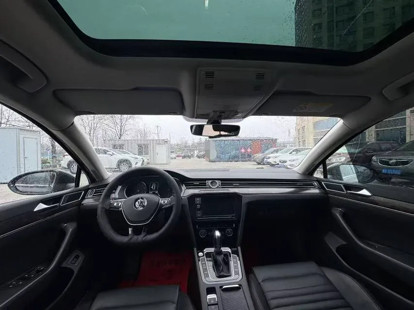 2019 Volkswagen Magotan 2.0T 186HP L4 7DCT,autocango,china used car exporter,china ev exporter,chinese used car exporter,chinese used ev exporter