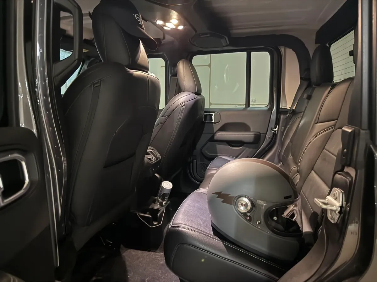 2023 Jeep Gladiator 3.6L 284HP V6 8AT,autocango,china used car exporter,china ev exporter,chinese used car exporter,chinese used ev exporter