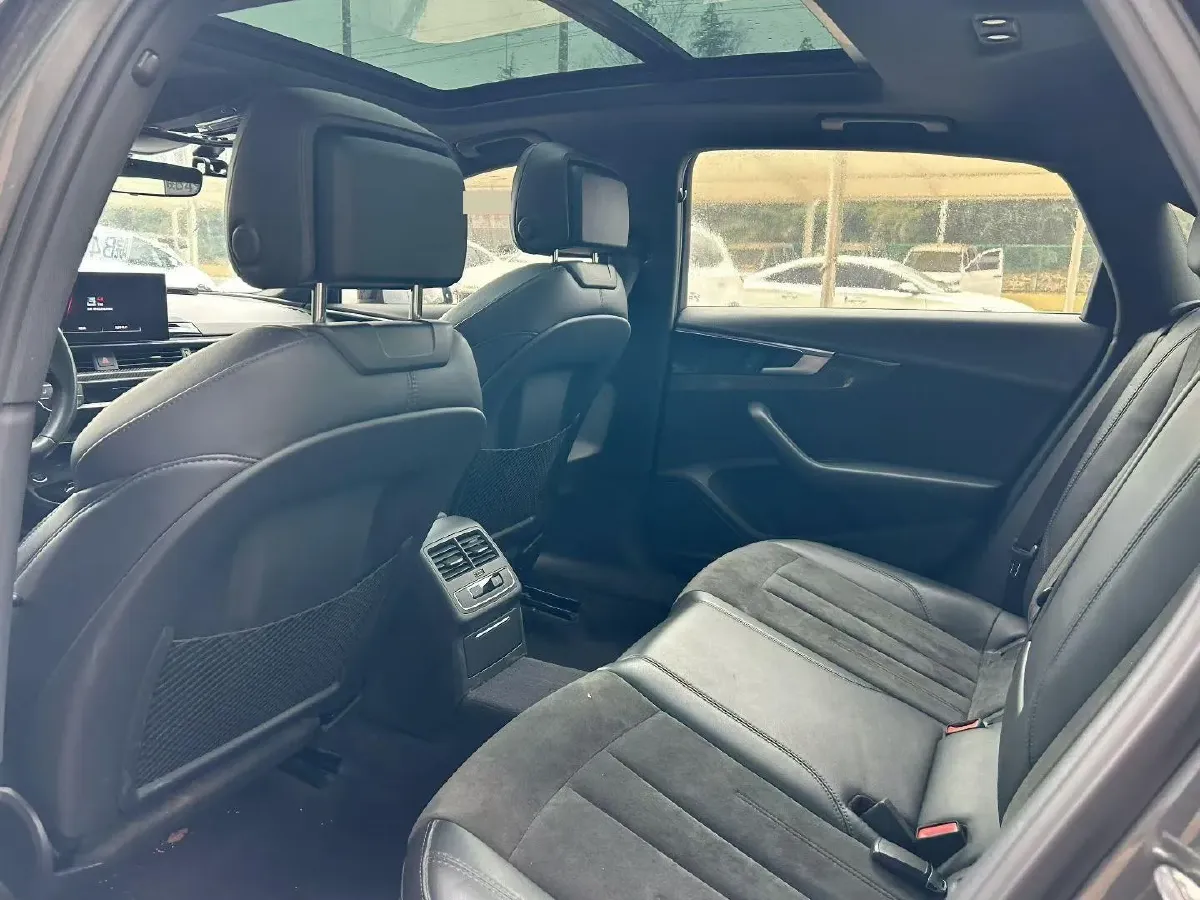 2022 Audi A4L 2.0T 252HP L4 7DCT,autocango,china used car exporter,china ev exporter,chinese used car exporter,chinese used ev exporter