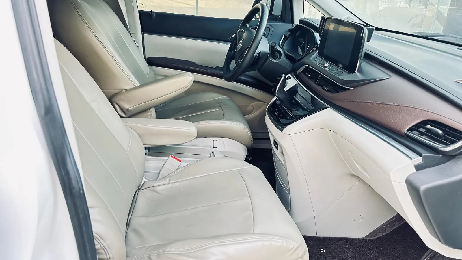 2022 Buick GL8 2.0T 237HP L4 9AT,autocango,china used car exporter,china ev exporter,chinese used car exporter,chinese used ev exporter