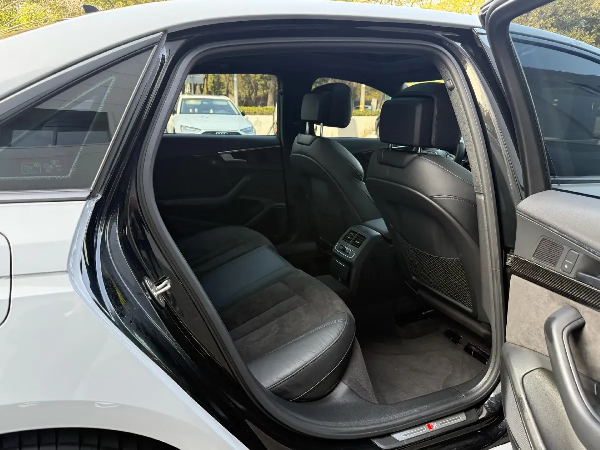 2020 Audi A4L 2.0T 252HP L4 7DCT,autocango,china used car exporter,china ev exporter,chinese used car exporter,chinese used ev exporter