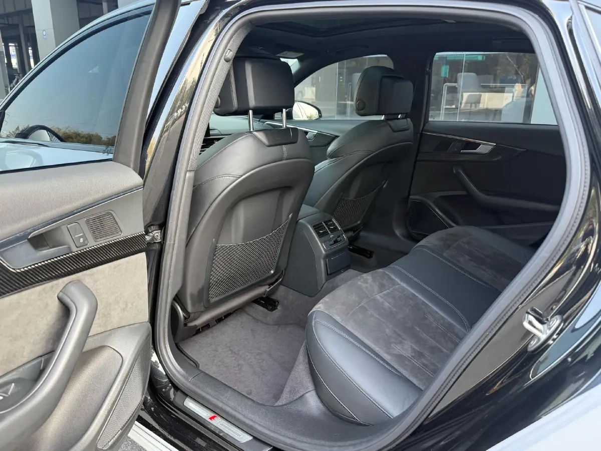 2020 Audi A4L 2.0T 252HP L4 7DCT,autocango,china used car exporter,china ev exporter,chinese used car exporter,chinese used ev exporter