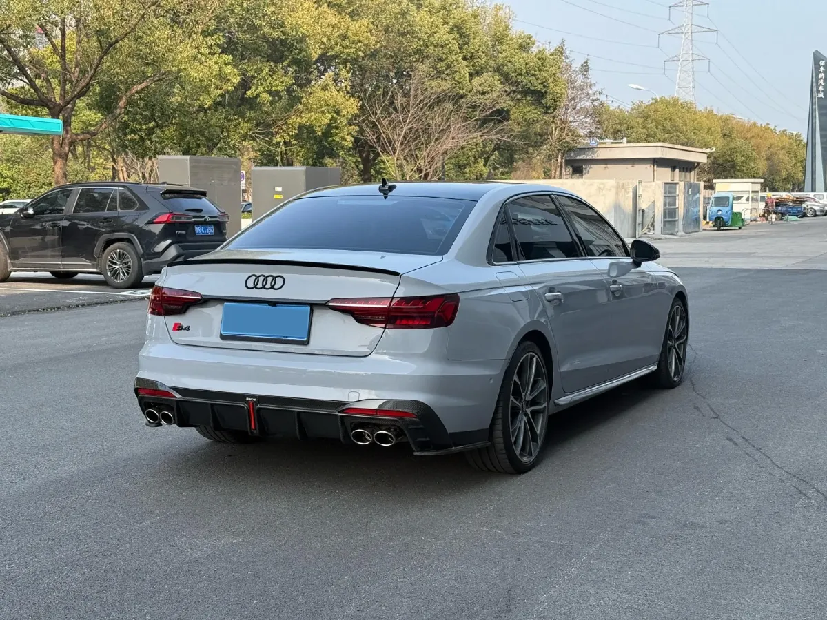 2020 Audi A4L 2.0T 252HP L4 7DCT,autocango,china used car exporter,china ev exporter,chinese used car exporter,chinese used ev exporter