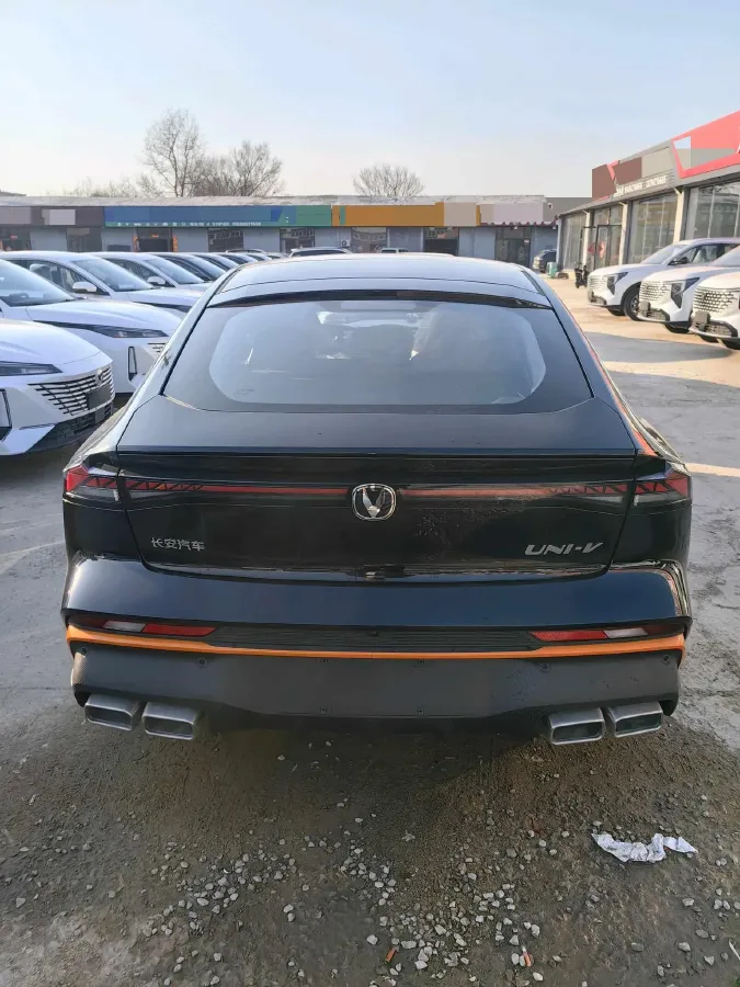 2024 ChangAn UNI-V 1.5T 188HP L4 7DCT,autocango,china used car exporter,china ev exporter,chinese used car exporter,chinese used ev exporter