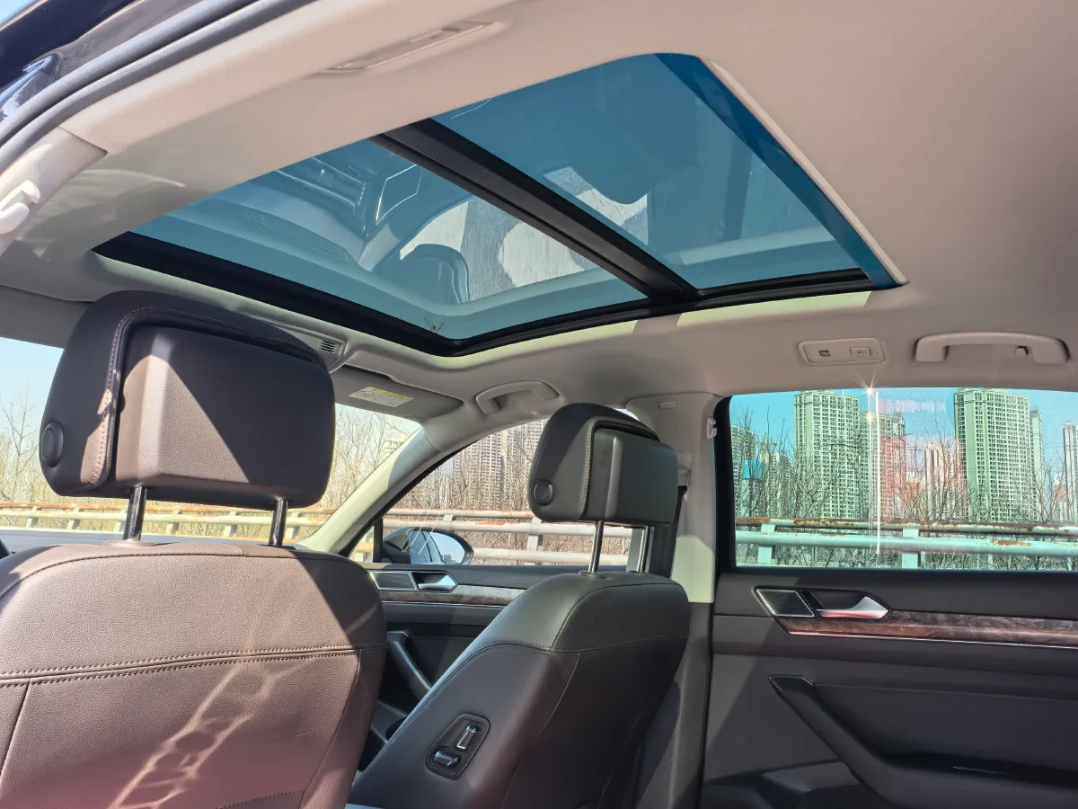 2018 Volkswagen Magotan 1.8T 180HP L4 7DCT,autocango,china used car exporter,china ev exporter,chinese used car exporter,chinese used ev exporter