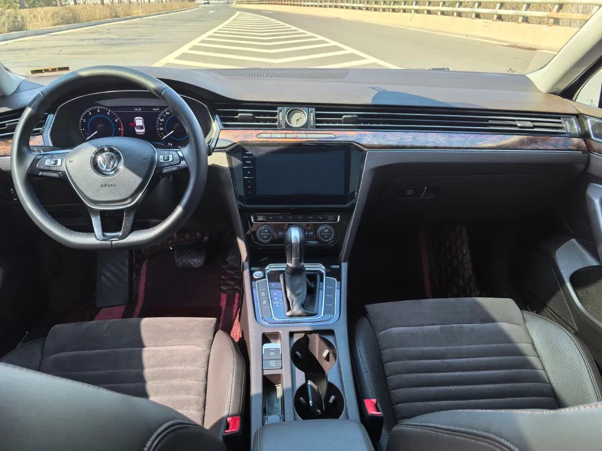 2018 Volkswagen Magotan 1.8T 180HP L4 7DCT,autocango,china used car exporter,china ev exporter,chinese used car exporter,chinese used ev exporter