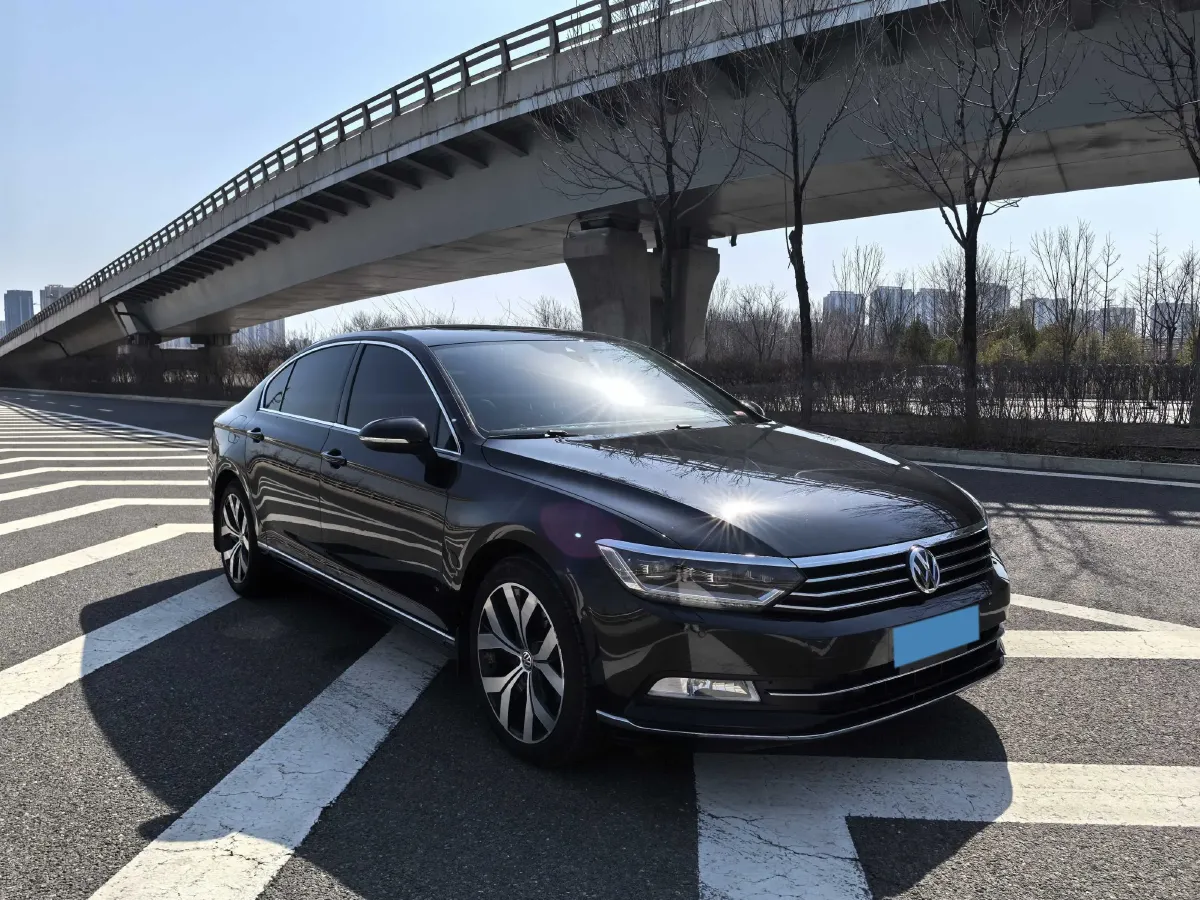 2018 Volkswagen Magotan 1.8T 180HP L4 7DCT,autocango,china used car exporter,china ev exporter,chinese used car exporter,chinese used ev exporter