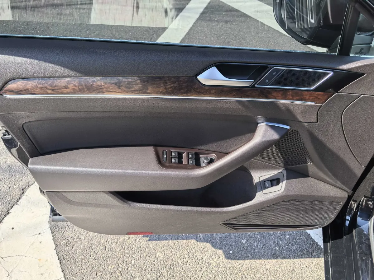 2018 Volkswagen Magotan 1.8T 180HP L4 7DCT,autocango,china used car exporter,china ev exporter,chinese used car exporter,chinese used ev exporter