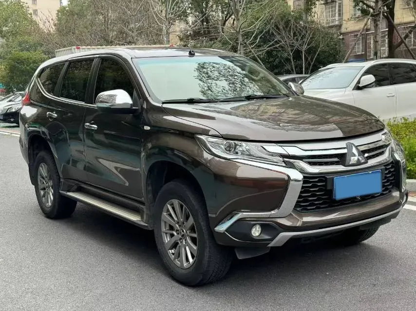 2019 Mitsubishi Pajero 3.0L 209HP V6 8AT,autocango,china used car exporter,china ev exporter,chinese used car exporter,chinese used ev exporter