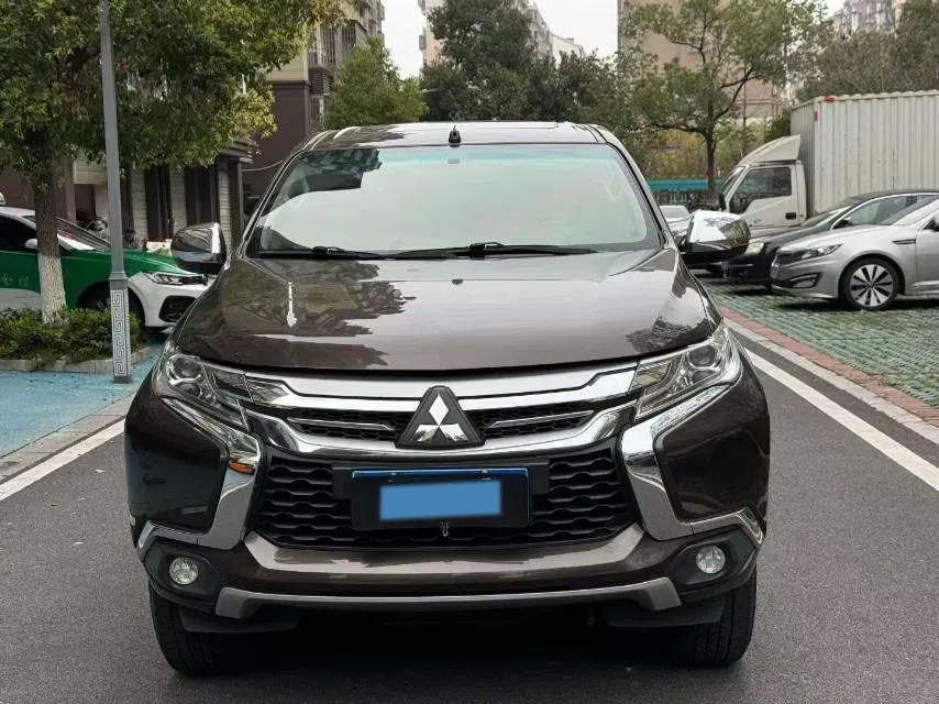 2019 Mitsubishi Pajero 3.0L 209HP V6 8AT,autocango,china used car exporter,china ev exporter,chinese used car exporter,chinese used ev exporter