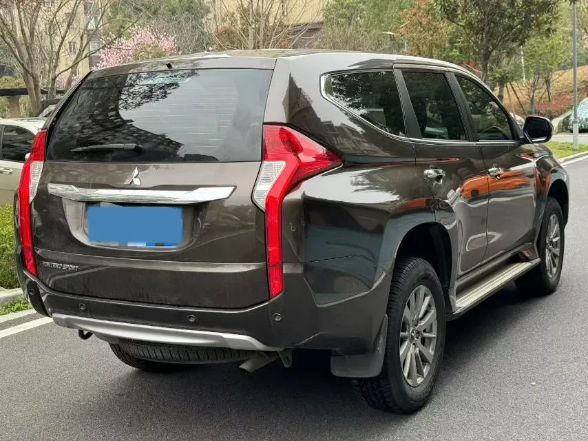 2019 Mitsubishi Pajero 3.0L 209HP V6 8AT,autocango,china used car exporter,china ev exporter,chinese used car exporter,chinese used ev exporter