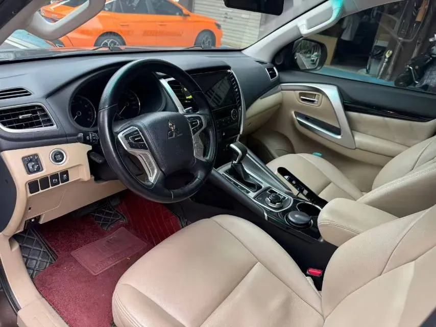 2019 Mitsubishi Pajero 3.0L 209HP V6 8AT,autocango,china used car exporter,china ev exporter,chinese used car exporter,chinese used ev exporter