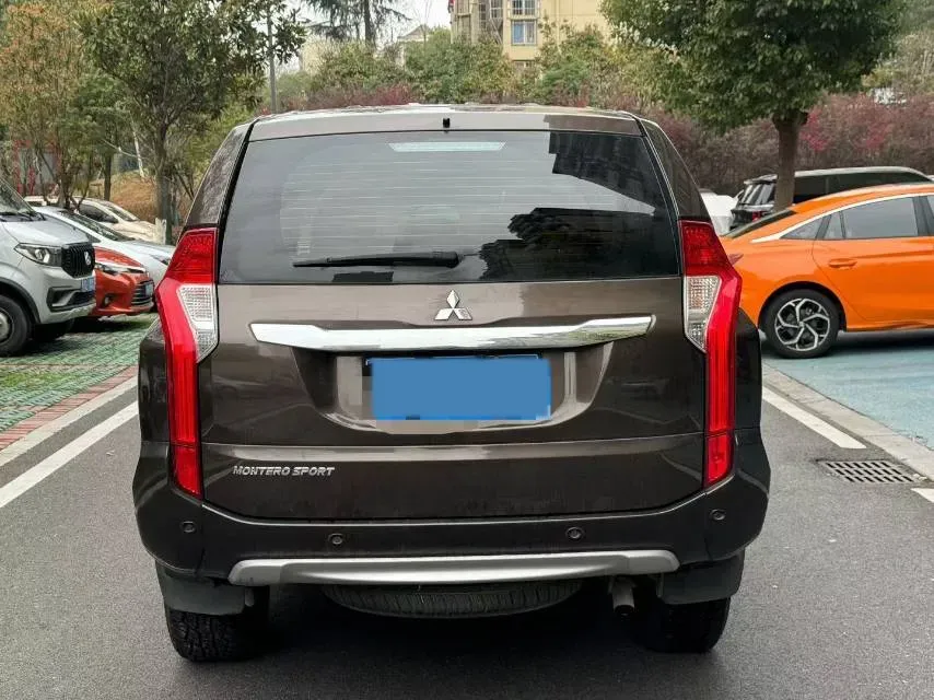2019 Mitsubishi Pajero 3.0L 209HP V6 8AT,autocango,china used car exporter,china ev exporter,chinese used car exporter,chinese used ev exporter