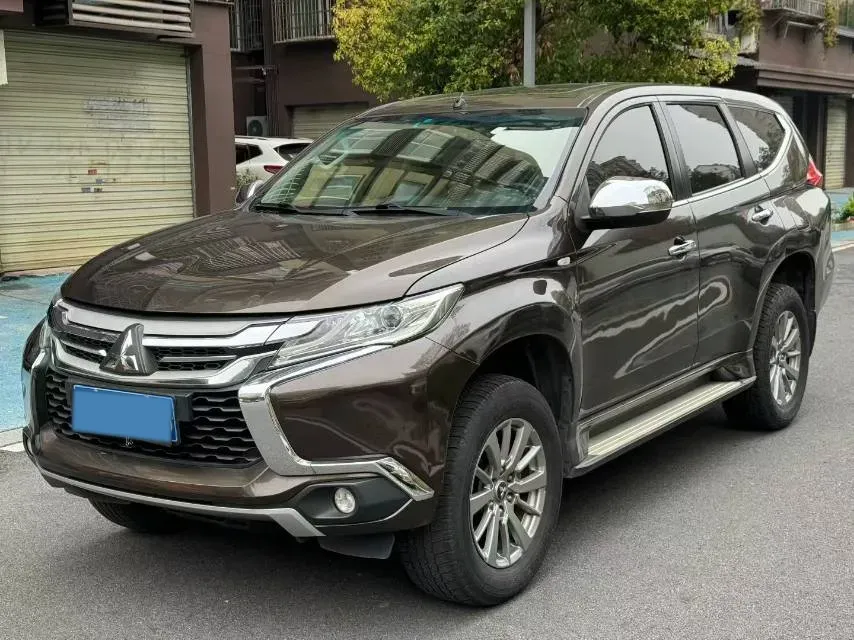 2019 Mitsubishi Pajero 3.0L 209HP V6 8AT,autocango,china used car exporter,china ev exporter,chinese used car exporter,chinese used ev exporter