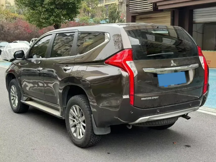 2019 Mitsubishi Pajero 3.0L 209HP V6 8AT,autocango,china used car exporter,china ev exporter,chinese used car exporter,chinese used ev exporter