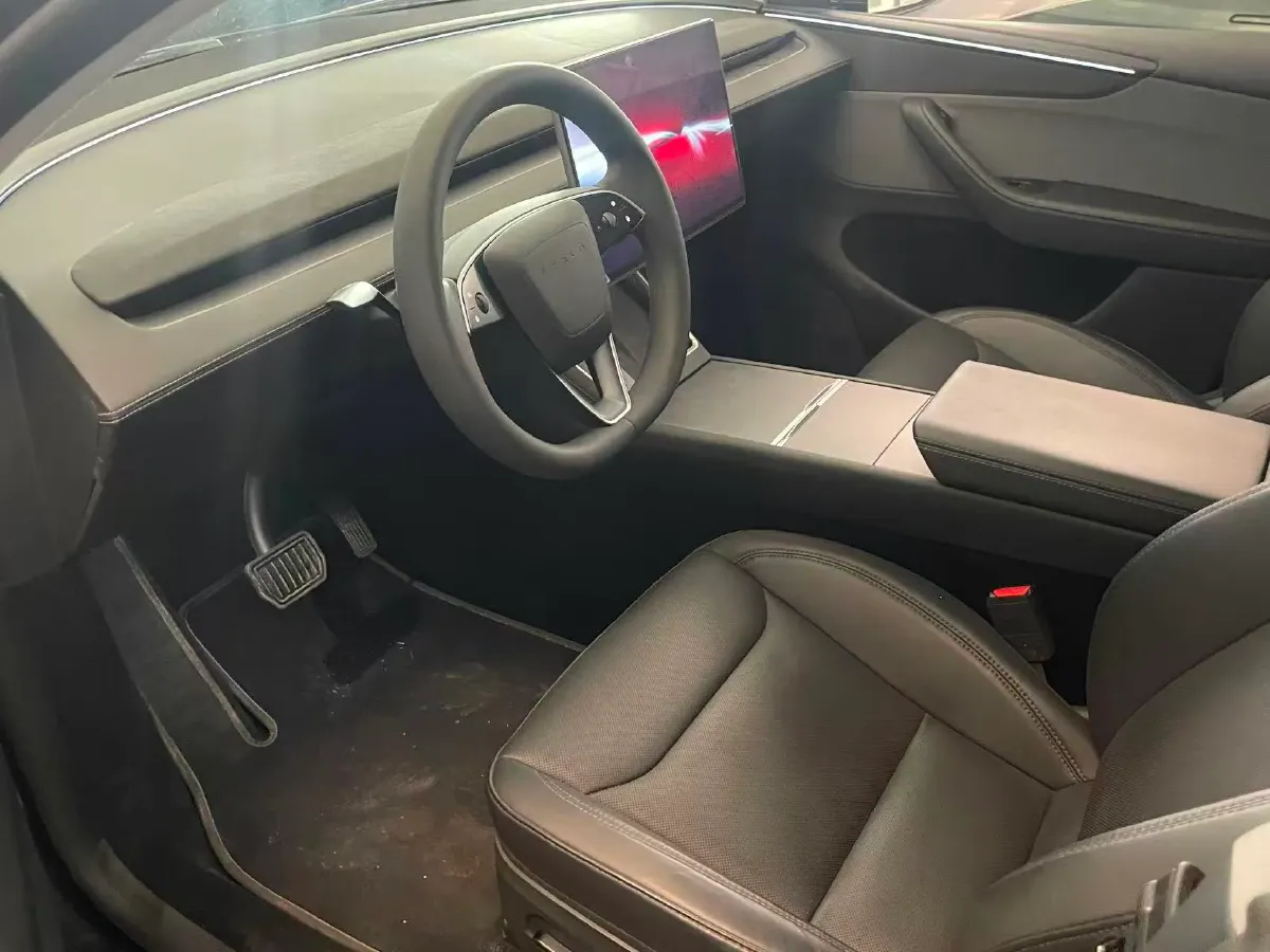 2025 Tesla Model Y BEV 62.5KWH,autocango,china used car exporter,china ev exporter,chinese used car exporter,chinese used ev exporter