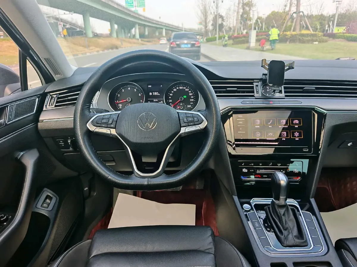 2020 Volkswagen Magotan 2.0T 186HP L4 7DCT,autocango,china used car exporter,china ev exporter,chinese used car exporter,chinese used ev exporter