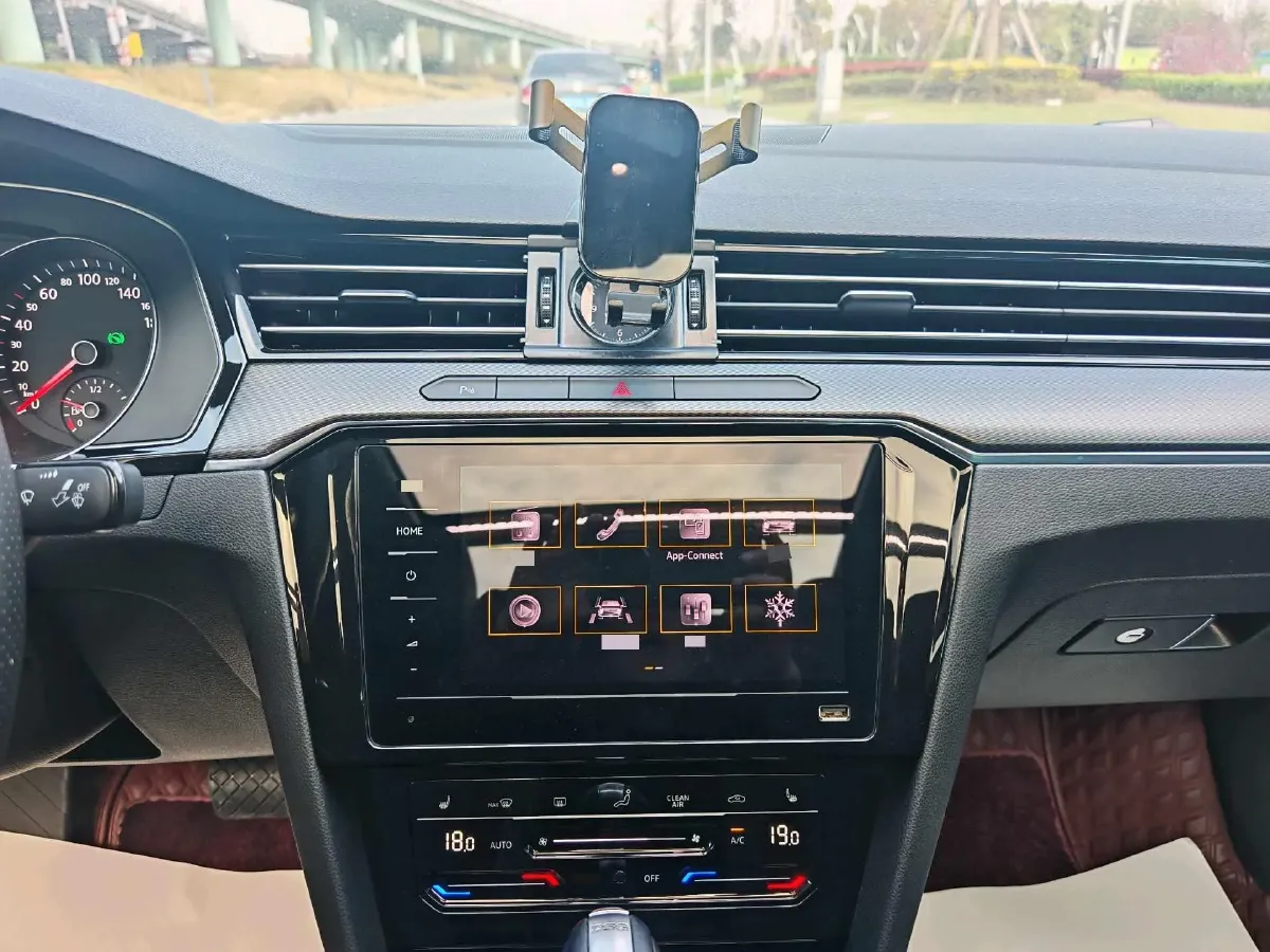 2020 Volkswagen Magotan 2.0T 186HP L4 7DCT,autocango,china used car exporter,china ev exporter,chinese used car exporter,chinese used ev exporter