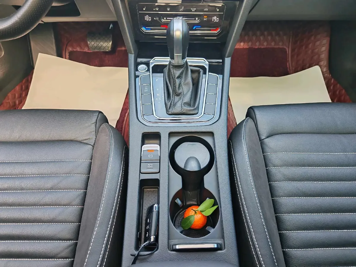 2020 Volkswagen Magotan 2.0T 186HP L4 7DCT,autocango,china used car exporter,china ev exporter,chinese used car exporter,chinese used ev exporter