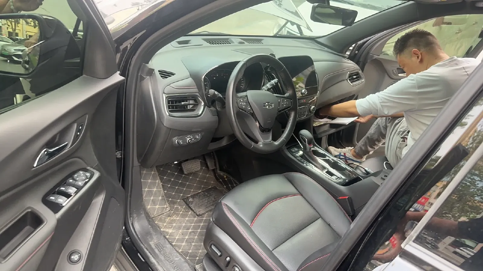 2023 Chevrolet Equinox 2.0T 237HP L4 9AT,autocango,china used car exporter,china ev exporter,chinese used car exporter,chinese used ev exporter