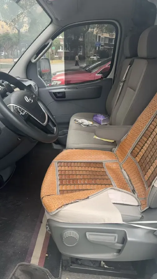 2023 MAXUS XinTu V80 2.0T 127HP L4 6MT,autocango,china used car exporter,china ev exporter,chinese used car exporter,chinese used ev exporter