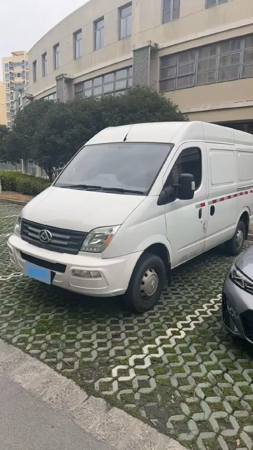 2023 MAXUS XinTu V80 2.0T 127HP L4 6MT,autocango,china used car exporter,china ev exporter,chinese used car exporter,chinese used ev exporter