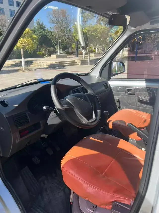 2020 WuLing RongGuang 1.5L 99HP L4 5MT,autocango,china used car exporter,china ev exporter,chinese used car exporter,chinese used ev exporter