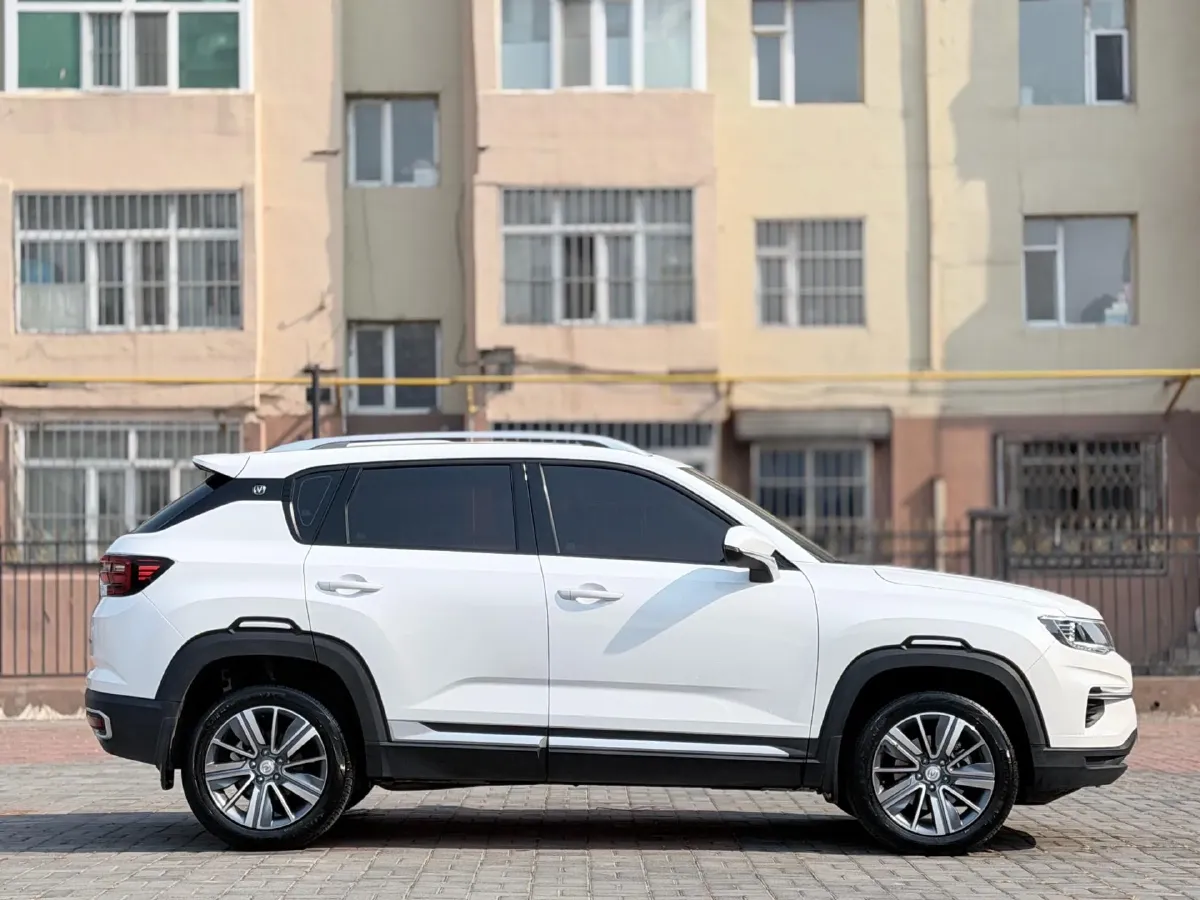 2019 ChangAn CS35 Plus 1.6L 128HP L4 5MT,autocango,china used car exporter,china ev exporter,chinese used car exporter,chinese used ev exporter