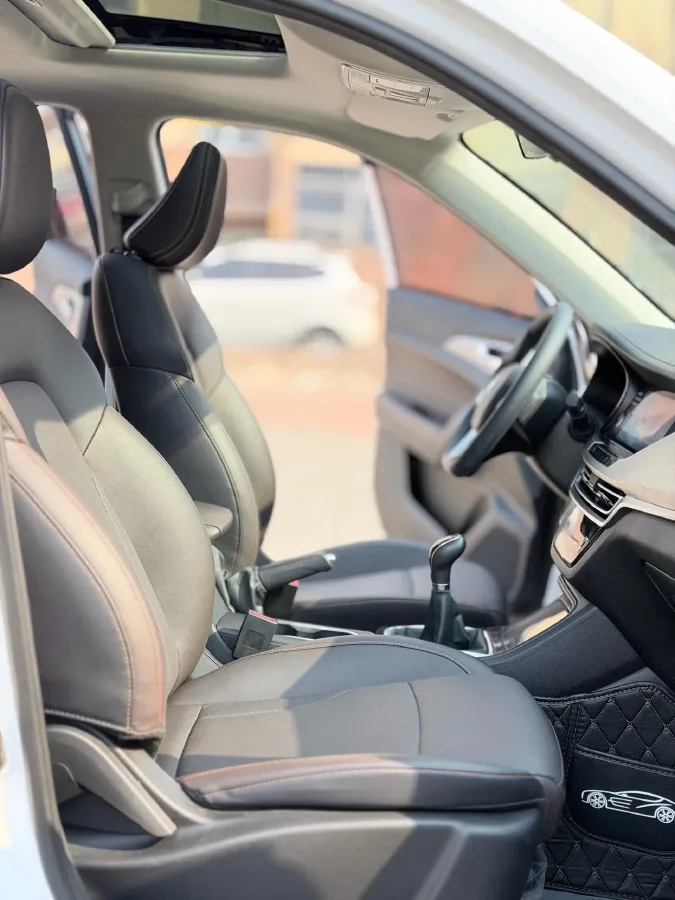 2019 ChangAn CS35 Plus 1.6L 128HP L4 5MT,autocango,china used car exporter,china ev exporter,chinese used car exporter,chinese used ev exporter