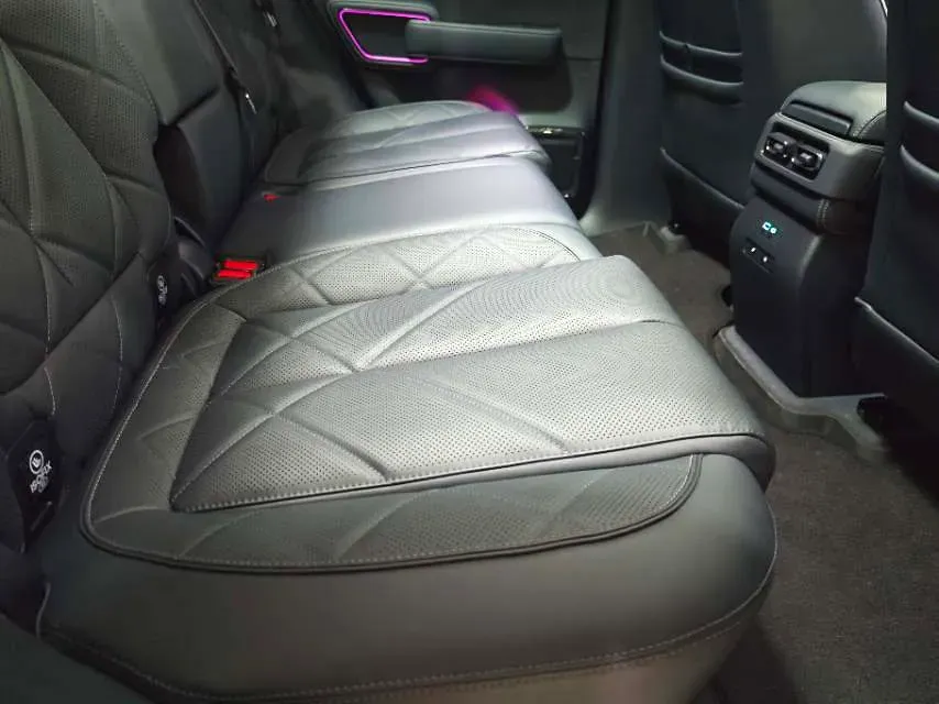 2023 FangChengBao Bao 5 1.5T 194HP L4 E-CVT PHEV 31.8KWH,autocango,china used car exporter,china ev exporter,chinese used car exporter,chinese used ev exporter