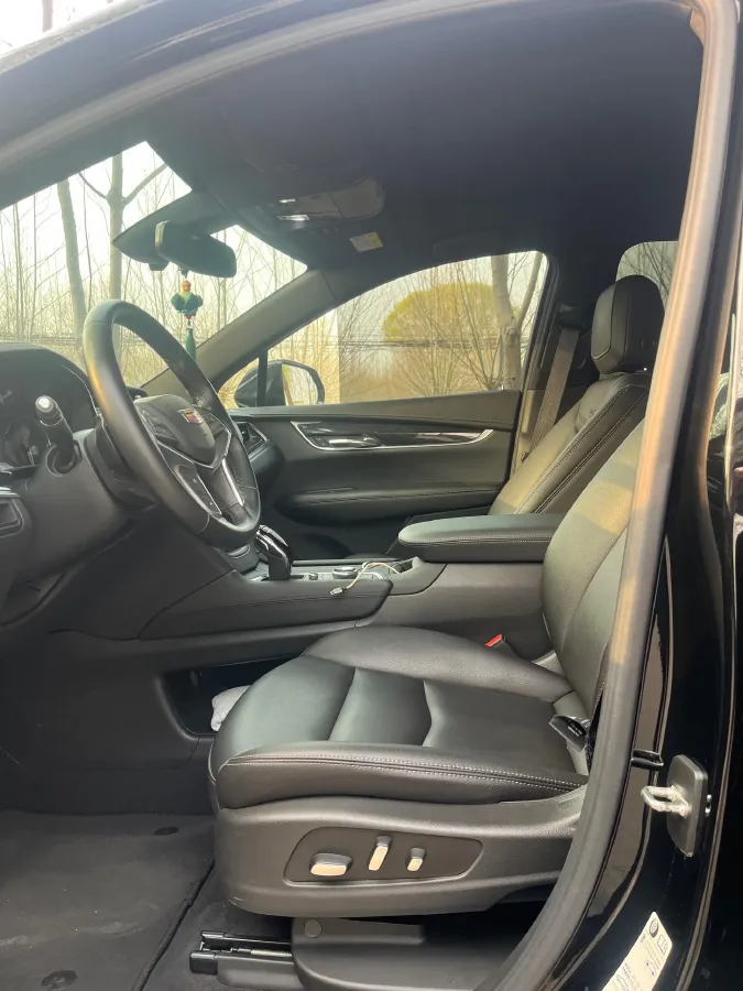 2022 Cadillac XT5 2.0T 237HP L4 9AT,autocango,china used car exporter,china ev exporter,chinese used car exporter,chinese used ev exporter