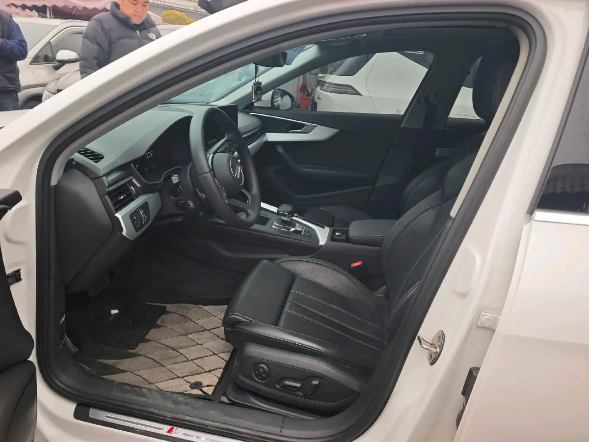 2023 Audi A4L 2.0T 190HP L4 7DCT,autocango,china used car exporter,china ev exporter,chinese used car exporter,chinese used ev exporter