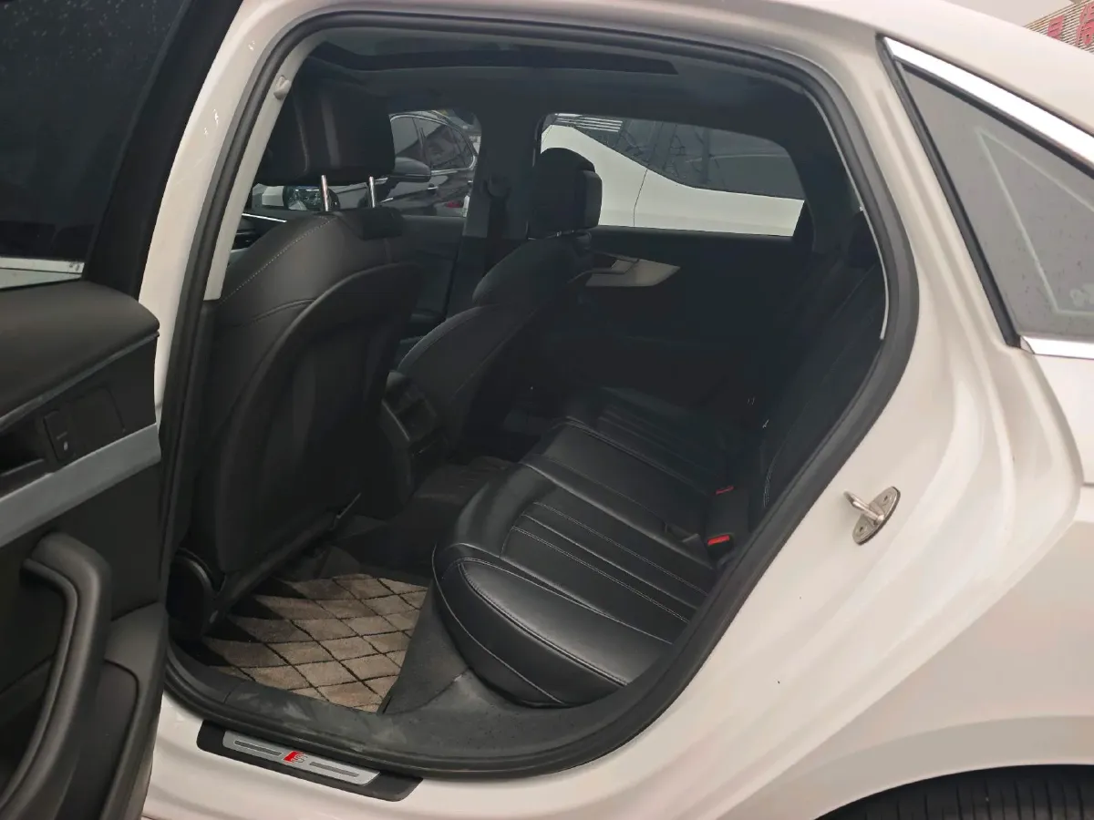 2023 Audi A4L 2.0T 190HP L4 7DCT,autocango,china used car exporter,china ev exporter,chinese used car exporter,chinese used ev exporter