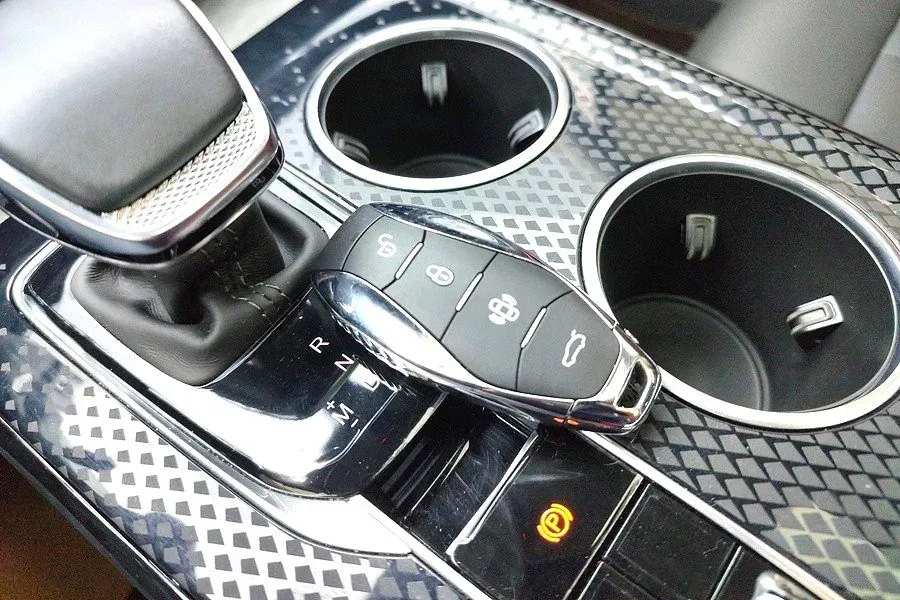 2024 HongQi HS3 1.5T 169HP L4 7DCT,autocango,china used car exporter,china ev exporter,chinese used car exporter,chinese used ev exporter