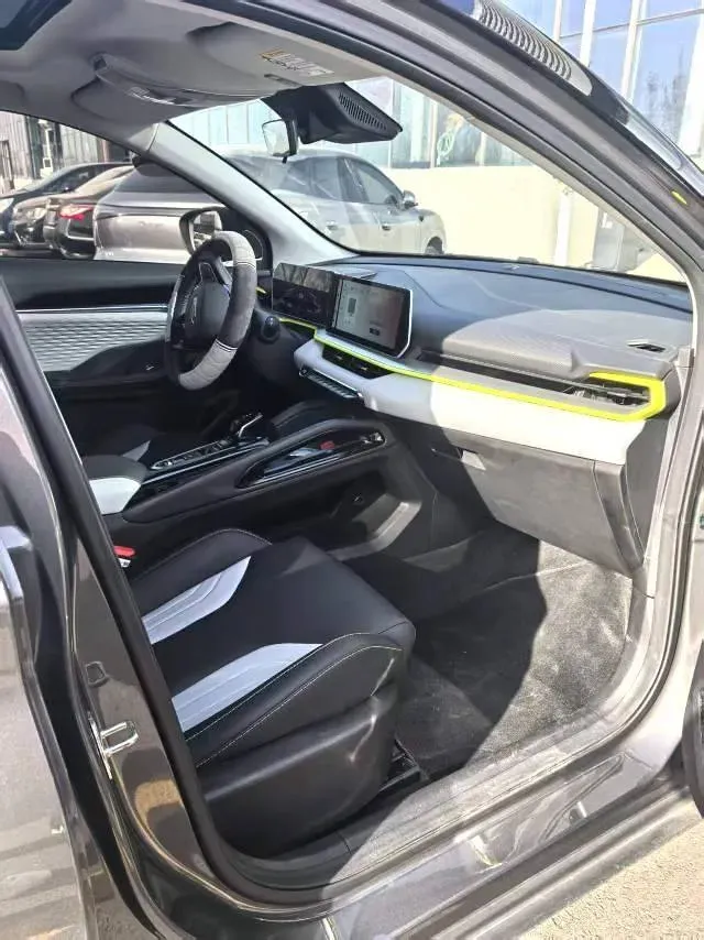 2023 Geely Coolray 1.5T 181HP L4 7DCT,autocango,china used car exporter,china ev exporter,chinese used car exporter,chinese used ev exporter