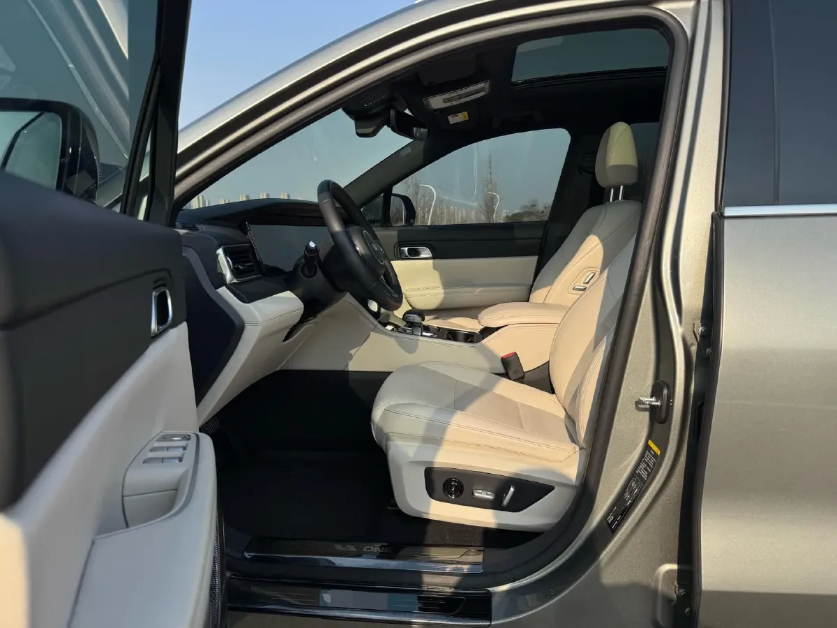 2021 Li ONE Range Extended 131HP REEV 40.5KWH,autocango,china used car exporter,china ev exporter,chinese used car exporter,chinese used ev exporter