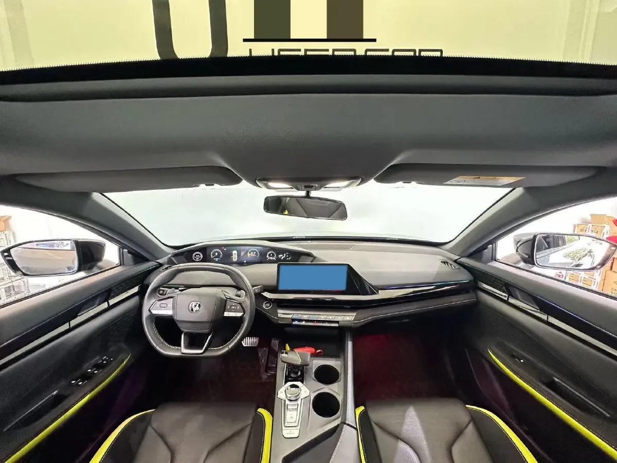 2022 ChangAn UNI-V 2.0T 233HP L4 8AT,autocango,china used car exporter,china ev exporter,chinese used car exporter,chinese used ev exporter