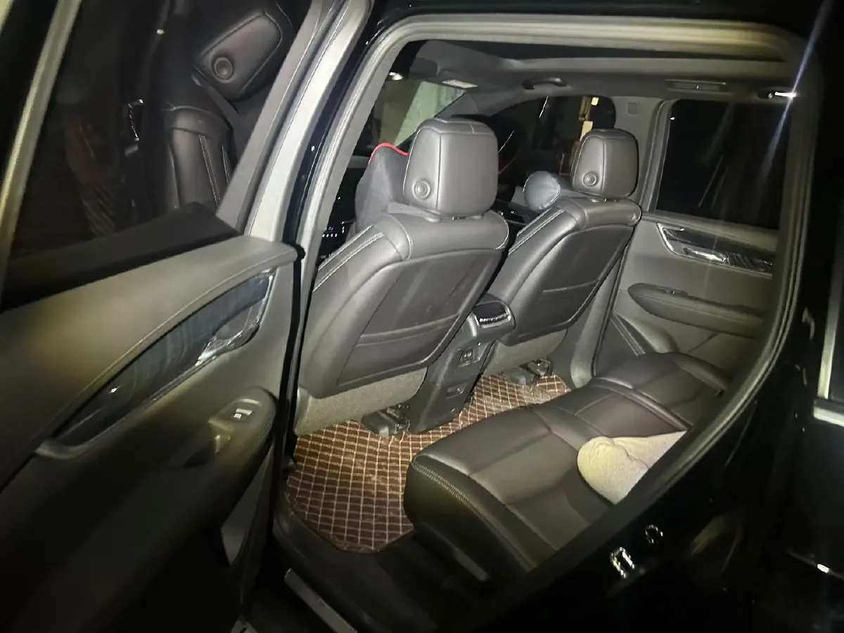 2022 Cadillac XT6 2.0T 237HP L4 9AT,autocango,china used car exporter,china ev exporter,chinese used car exporter,chinese used ev exporter