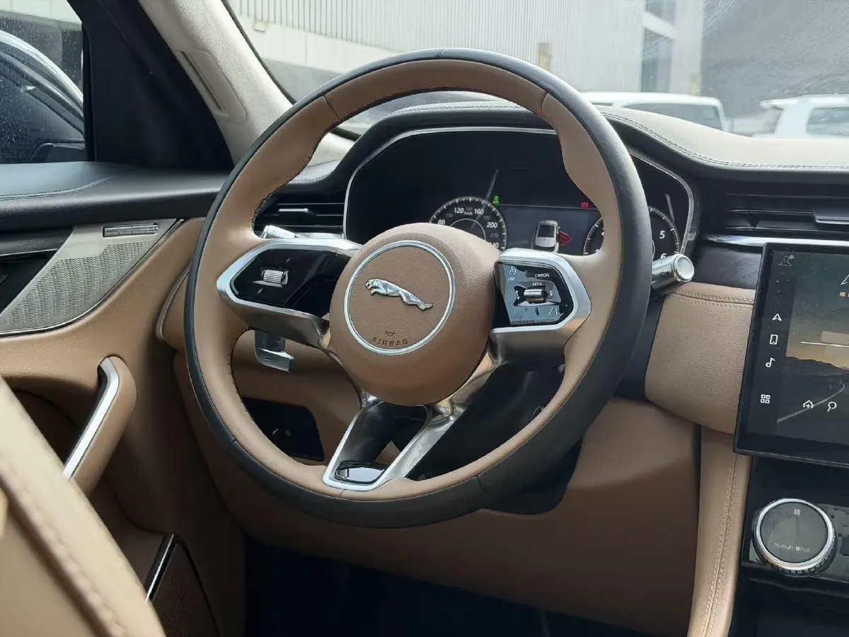 2022 Jaguar F-PACE 2.0T 250HP L4 8AT,autocango,china used car exporter,china ev exporter,chinese used car exporter,chinese used ev exporter